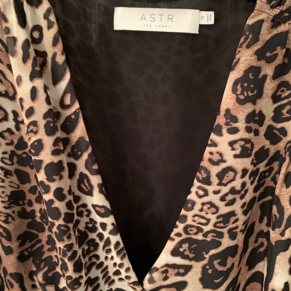 ASTR Fiercely Feminine Leopard  Dress - M - Picture 3 of 4